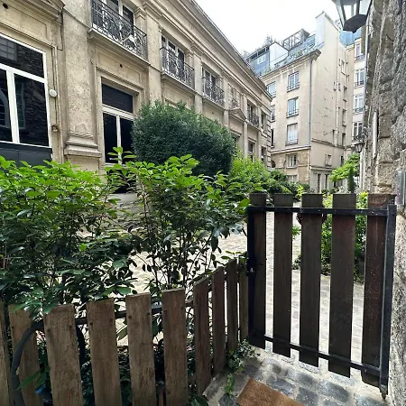 Apartment Exclusif Quartier Latin Avec Jardin, Charme Fou ! Paris